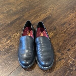 Munro sz 6 black flats
